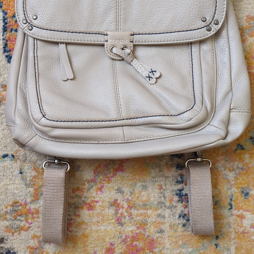 The Sak Ventura Classic Genuine Pebbled Leather Convertible Backpack Light Gray - Picture 4 of 16